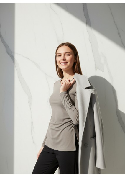 Beli Büzgülü Belden Oturtmalı Yandan Yırtmaçlı Bluz fiyatları