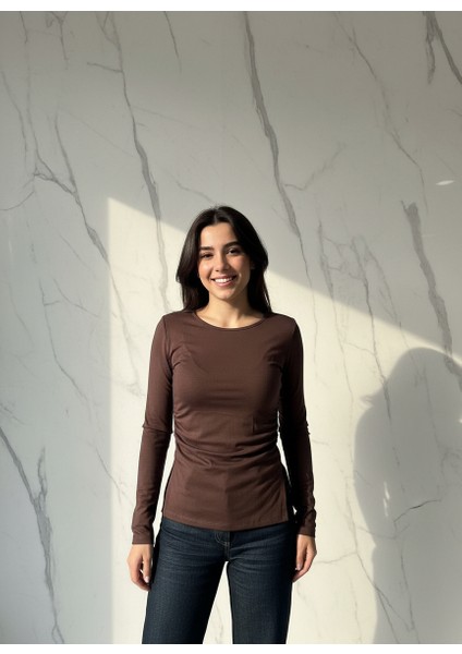 Beli Büzgülü Belden Oturtmalı Yandan Yırtmaçlı Bluz modelleri