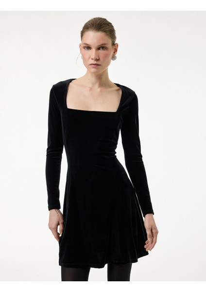 Uzun Kollu Kare Yaka Mini Kadife Elbise fiyatları