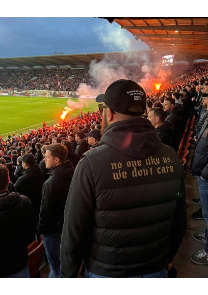 Ultras Logolu Sırt Baskılı Siyah Şişme Yelek