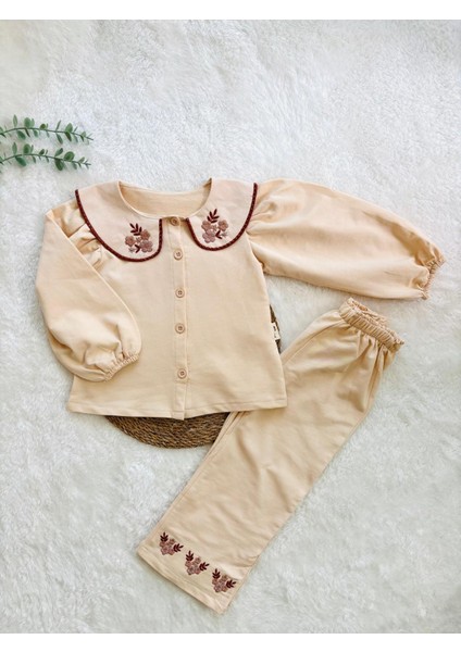 Çiçek Nakışlı Kabarık Kollu Kız Çocuk 2’li Takım – Yakalı Bluz ve Nakışlı Pantolon modelleri