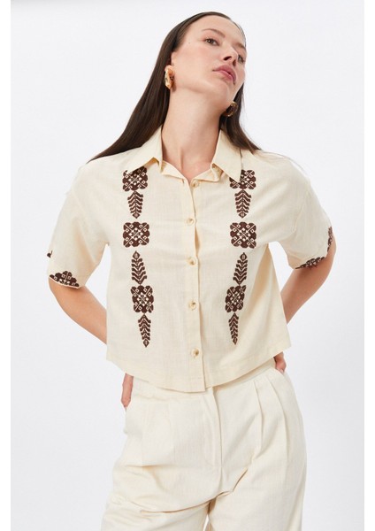 Etnik Desenli Kısa Kol Taş Gömlek fiyatları