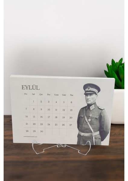 2026 Yılı Nostaljik Atatürk Temalı Standlı Masa Üstü Takvimi - Öğretmen - Yılbaşı Hediyesi fiyatları
