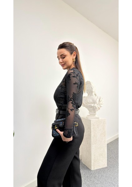 Işleme Detaylı Siyah Transparan Bluz