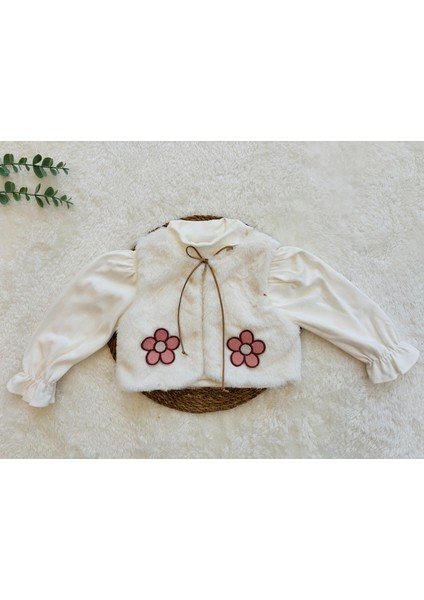 Çiçek Aplikeli Kız Çocuk 3’lü Takım – Peluş Yelek, Uzun Kollu Bluz ve Etekli Şort Kombini fiyatları