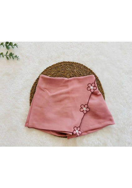 Çiçek Aplikeli Kız Çocuk 3’lü Takım – Peluş Yelek, Uzun Kollu Bluz ve Etekli Şort Kombini indirimleri