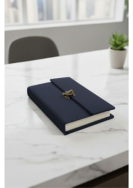 A5 2026 Kilitli Ajanda 168 Yaprak Suni Deri Kapaklı Günlük Ajanda Ayraçlı Planlayıcı Ajanda 15X21CM Lacivert
