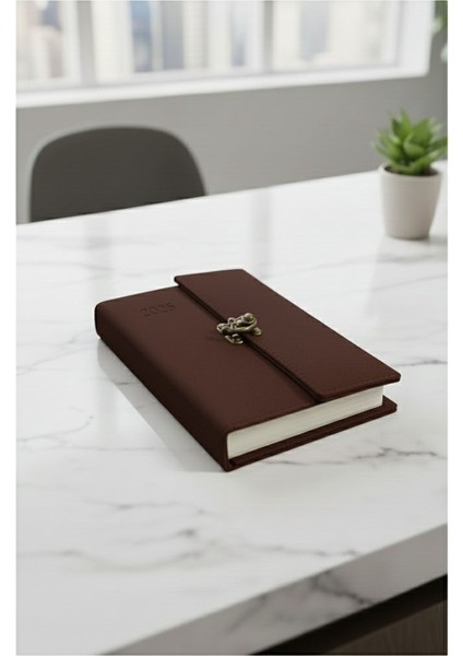 A5 2026 Kilitli Ajanda 168 Yaprak Suni Deri Kapaklı Günlük Ajanda Ayraçlı Planlayıcı Ajanda 15X21CM Bordo
