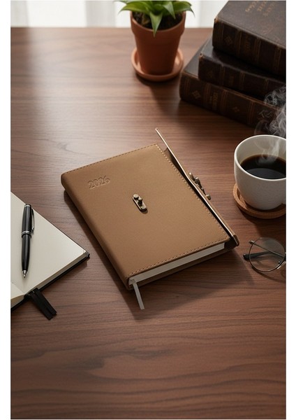 A5 2026 Kilitli Ajanda 168 Yaprak Suni Deri Kapaklı Günlük Ajanda Ayraçlı Planlayıcı Ajanda 15X21CM Bordo fiyatları