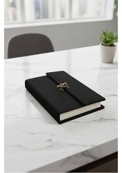 A5 2026 Kilitli Ajanda 168 Yaprak Suni Deri Kapaklı Günlük Ajanda Ayraçlı Planlayıcı Ajanda 15X21CM Siyah