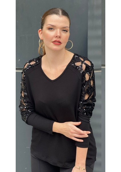 Simli Detaylı Omuz Dekolteli Siyah Bluz Xl