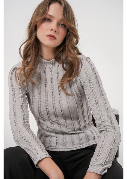 Kadın Bdart Dokulu Slim Fit Dik Yaka Bluz Gri