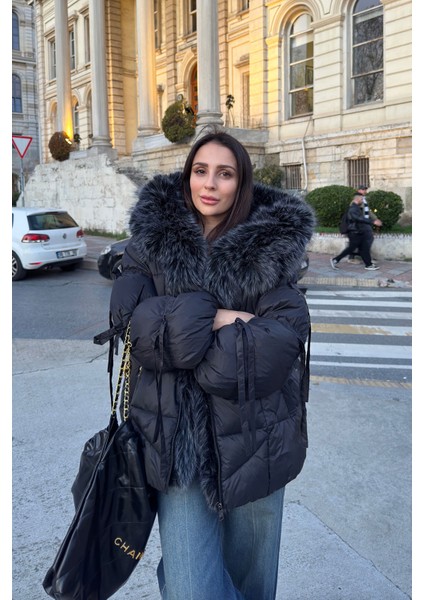 Tüylü Kapşonlu Kolları Kurdaleli Mont- Siyah modelleri