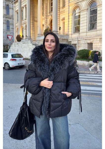 Tüylü Kapşonlu Kolları Kurdaleli Mont- Siyah fırsatları