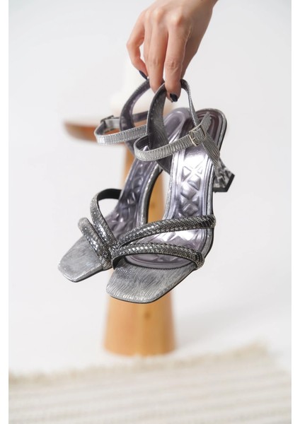 Kendy Platin Taşlı Kadın Topuklu Sandalet