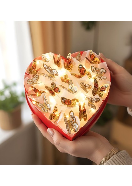 Kişiye Özel Kırmızı Kalp Kutu Içinde LED Işıklı Kelebek Buketi ve LED Işıklar