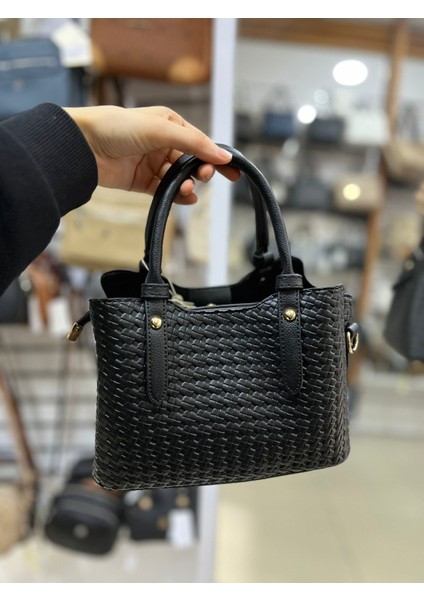 Siyah Kadın Örgülü El ve Omuz Çanta 25YD7416 fiyatları