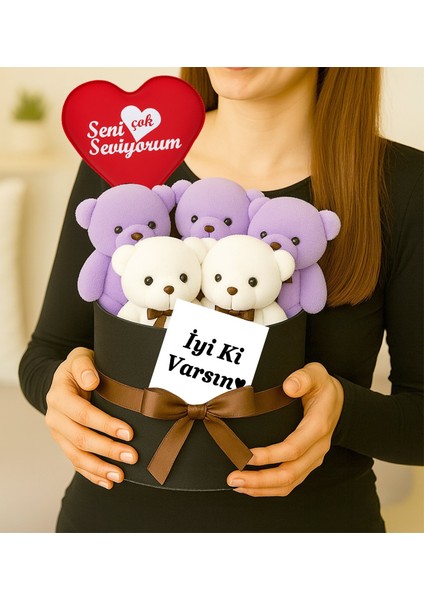 Ayıcık Buketi Iyi Ki Varsın Notlu Mor & Beyaz Peluş Ayı 5 Adet Mor Kurdeleli Mesajlı Ayıcık Kutusu Hediye Kutusu Mor-Beyaz Ayıcık Kutusu Hediye Seti