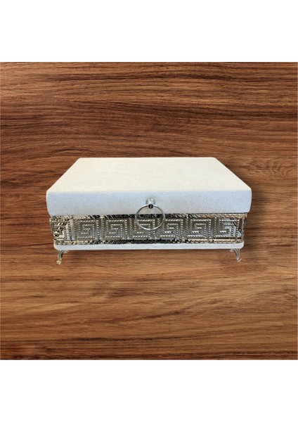Kadife ve Metal Malzemeli Şık Makyaj ve Tıraş Kutusu, Şık ve Kullanışlı