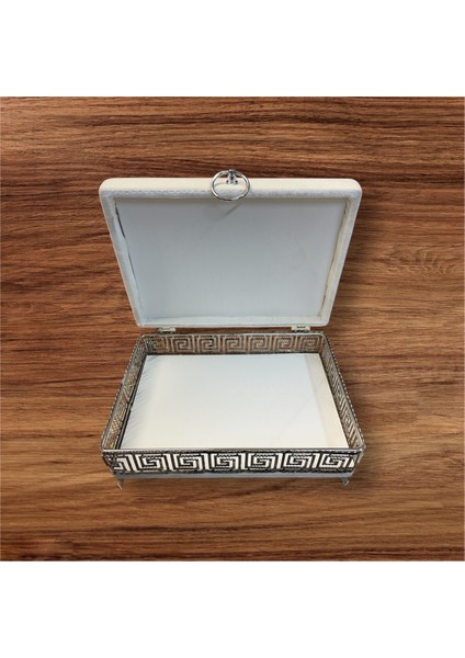 Kadife ve Metal Malzemeli Şık Makyaj ve Tıraş Kutusu, Şık ve Kullanışlı fiyatları