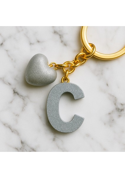 C Harfi Reçine Anahtarlık – Renkli Kalp Detaylı – Kişiye Özel El Yapımı Harf Anahtarlık