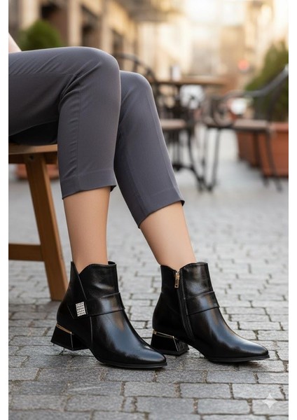 358-701 Toka Detaylı Burnu Sivri 3 cm Kalın Topuk Fermuarlı Kadın Bot fiyatları