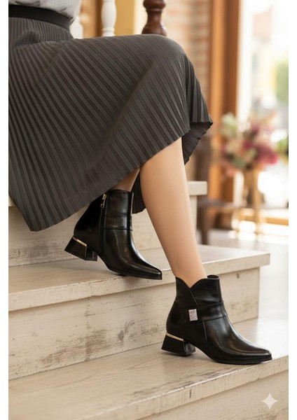 358-701 Toka Detaylı Burnu Sivri 3 cm Kalın Topuk Fermuarlı Kadın Bot modelleri