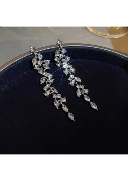 Parlak Zirkon Taşlı Şık Küpe, Zarif ve Havalı Takı Seçeneği fiyatları