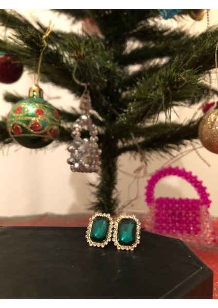 Göz Alıcı Yeşil Taşlı Küpe