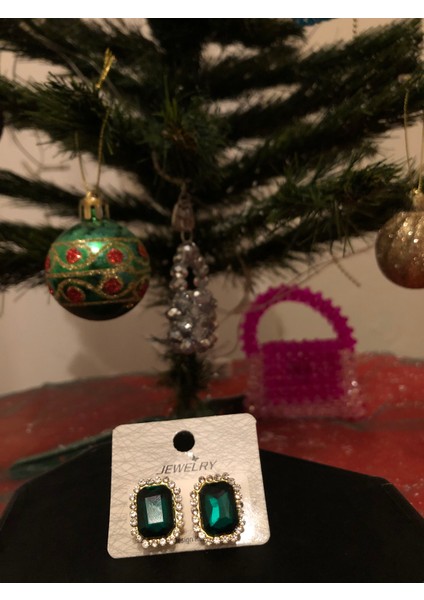 Göz Alıcı Yeşil Taşlı Küpe fırsatları