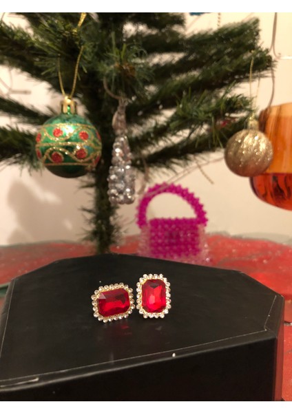 Göz Alıcı Kırmızı Taşlı Küpe modelleri