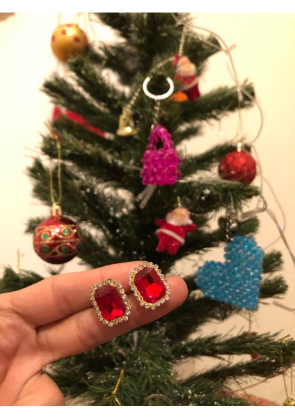 Göz Alıcı Kırmızı Taşlı Küpe fırsatları