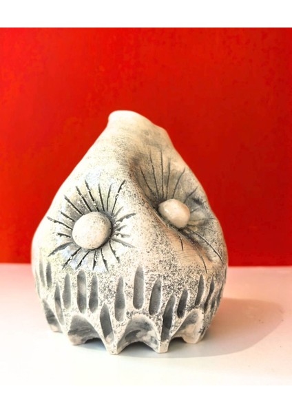 El Yapımı Ay Yüzeyi Dokulu Seramik Vazo – 20 cm Yükseklik, Özel Doku Efektli Modern Dekoratif Vazo