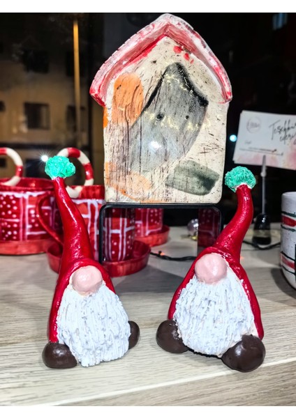 El Yapımı Yılbaşı Cücesi – 8 cm Kırmızı Şapkalı Seramik Yeni Yıl Dekoru | Noel Cücesi Figürü modelleri