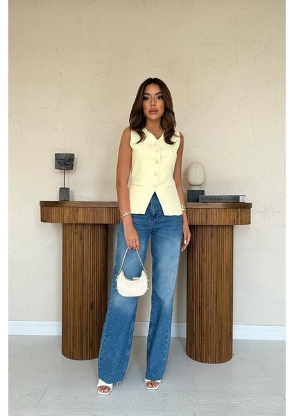 Egecen Sarı Belden Oturtma Detaylı Düğmeli Yelek