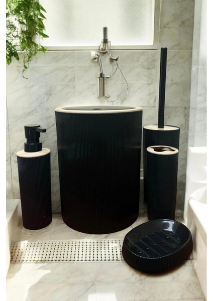Şık Tasarımlı 4'lü Banyo Seti, Konfor ve Zarafet Için Ideal