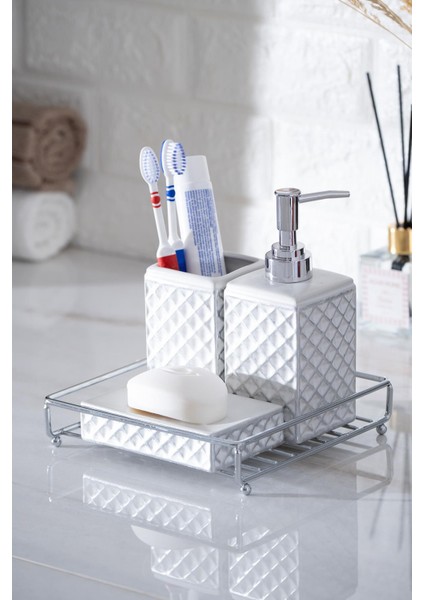 Şık ve Fonksiyonel 4 Parça Banyo Seti, Pratik Kullanım ve Estetik