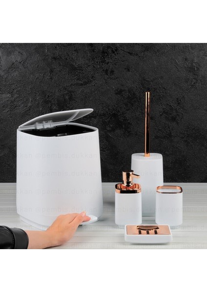 Şık Siyah ve Beyaz Renklerde 5'li Banyo Seti, Pratik ve Modern Tasarım