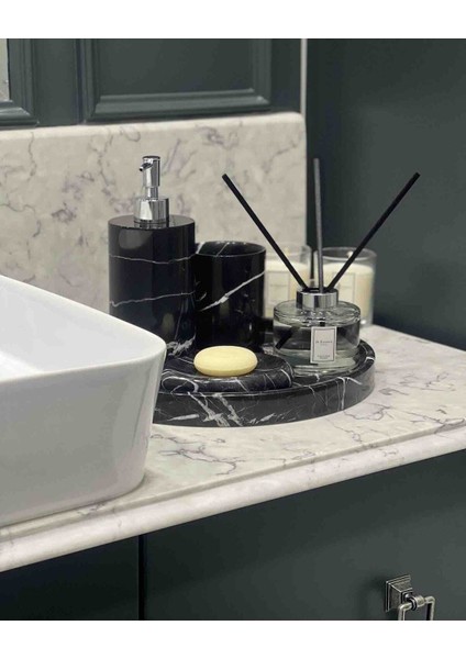 Şık ve Zarif Mermer Banyo Seti, Modern Tasarım ve Fonksiyonellik