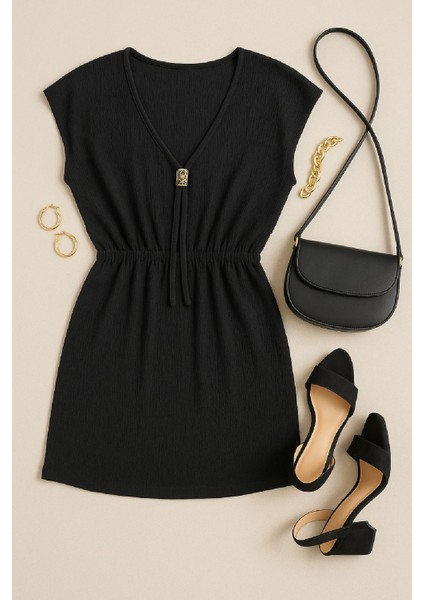 Kadın Siyah Yanları Yırtmaçlı Tokalı V Yaka Plaj Elbisesi modelleri
