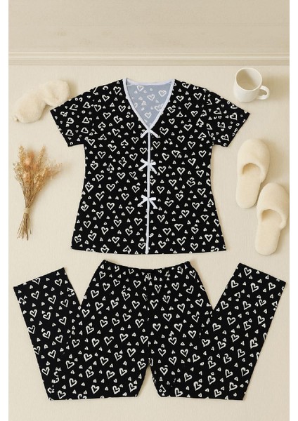 Kadın Siyah Beyaz Kalp Desenli Fiyonklu Kısa Kollu Pijama Takımı indirimleri