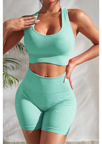 Kadın Açık Bel Çapraz Sırt Detaylı Şortlu Gecelik Takım