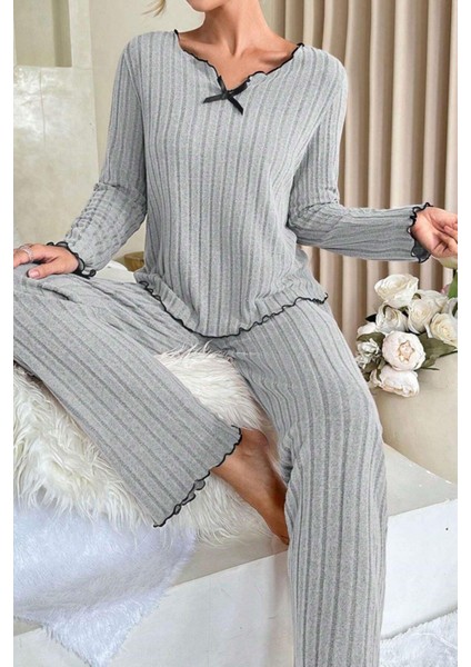 Kadın Gri Çizgili Uzun Kollu Fiyonk Detaylı Pijama Takımı Rahat Mevsimlik fırsatları