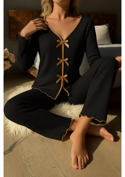 Kadın Siyah Fiyonklu Iç Çamaşırı ve Uzun Kollu V Yaka Pijama Takımı 4'lü Set modelleri