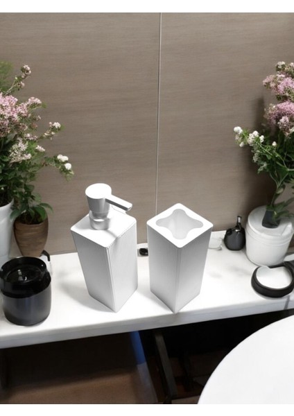 Modern Kare Banyo Seti, Sıvı Sabunluk ve Diş Fırçalık, Beyaz