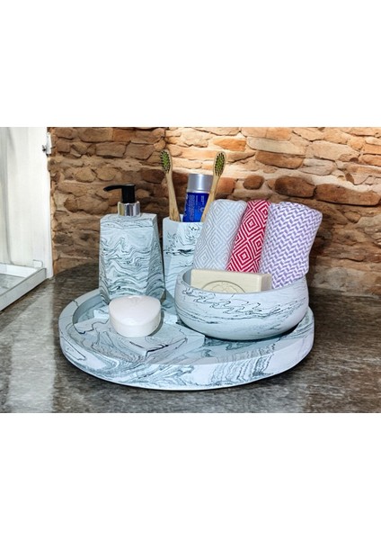 Şık ve Modern 5'li Beton Banyo Aksesuar Seti, Mermer Detaylarıyla Güzelleşiyor