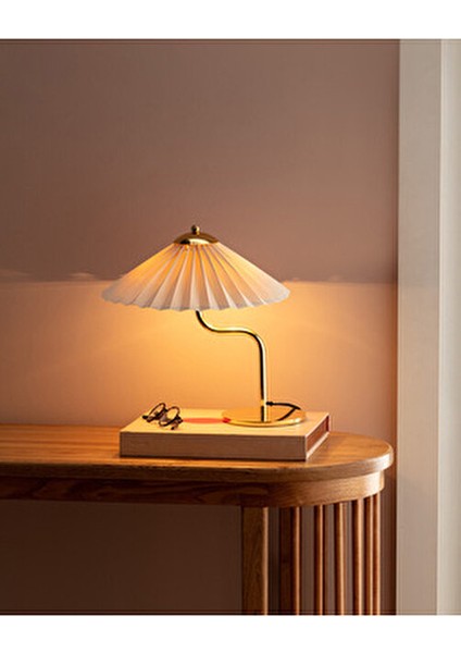 Miranda Abajur Metal ve Gold Renk ile Şık Görünümde Salon Aydınlatması fırsatları