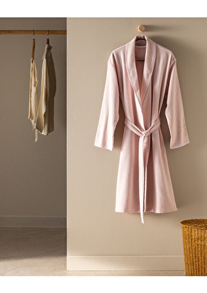 Kadın Bornoz - Pudra Renkli Pamuklu Şalyaka Bornoz Sade Tasarım Özellikleriyle modelleri