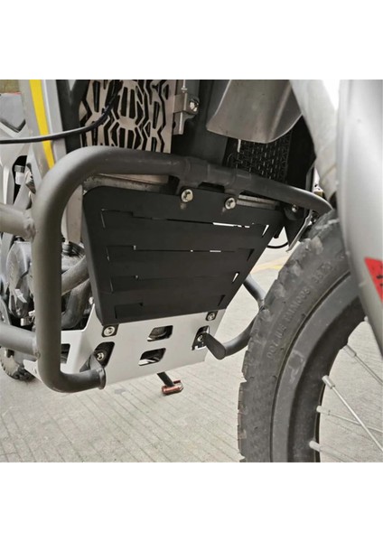 Loncin Voge 300 Rally 300 Gy RALLY300 Aksesuarları Için Motosiklet Motor Kapağı Fan Koruyucusu Radyatör Koruyucu (Yurt Dışından) indirimleri