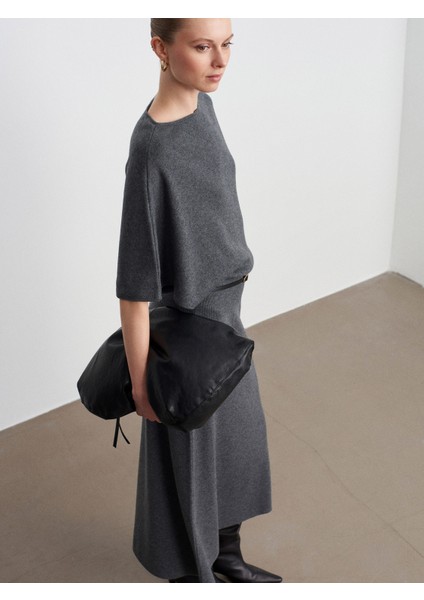 90266 Yün Karışımlı Kayık Yaka Kemerli Triko Elbise-Füme M. modelleri